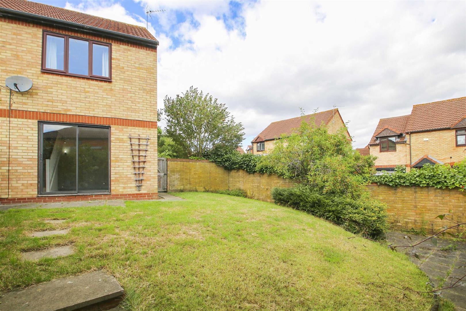 Parsley Close, Walnut Tree, Milton Keynes